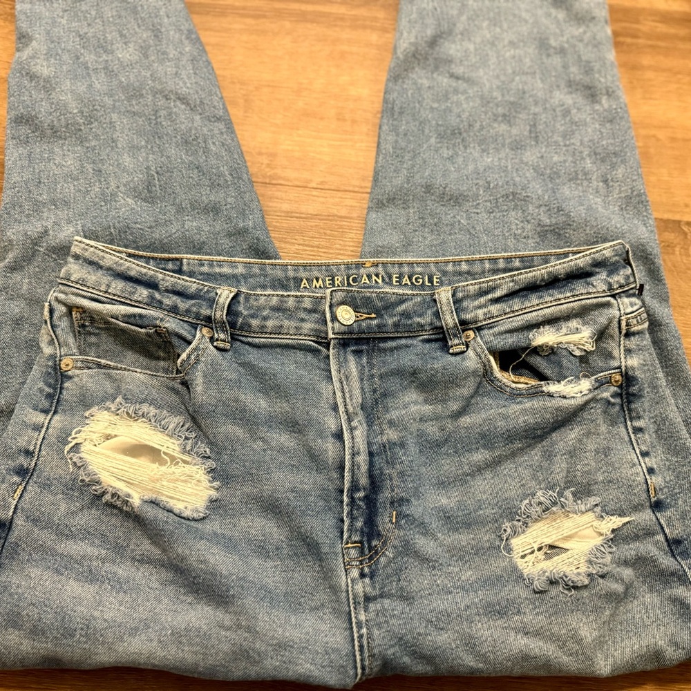 American Eagle Outfitters Light Blue Boyfriend Jeans - Picture 6 of 8